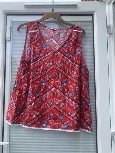 M&Co Spirit Red Floral Viscose Sleeveless Summer Top Size 18 holiday V-neck