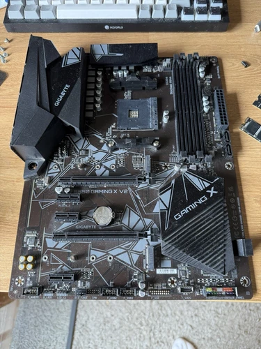 GIGABYTE ‎B550 GAMING X V2 ATX Motherboard - Black
