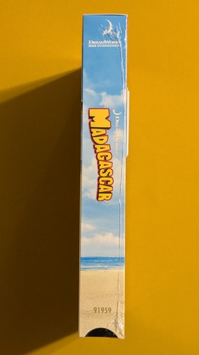 Madagascar (2005 Late Release VHS) Dreamworks Animated Animal Adventure - Sealed - Foto 6 di 12