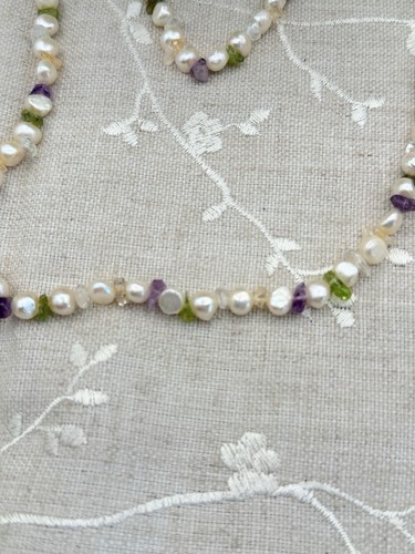 Long Strand baroque fresh water pearls amethyst & quartz - Picture 4 of 4