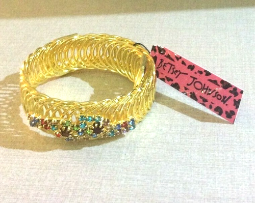 Betsey Johnson Designer Gold Tone Multi-Crystal Bangle Bracelet NWT Awesome New! - Picture 1 of 2