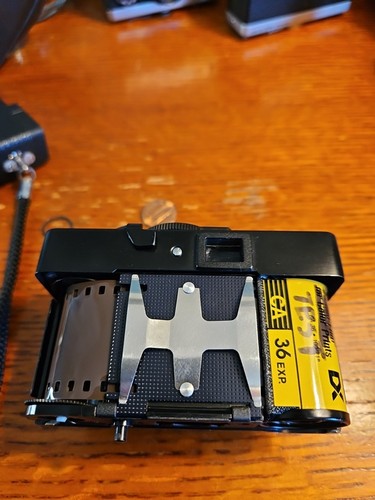 Rollei 35 LED 35mm Film Camera w/40mm f3.5 Triotar Lens, Battery Tested Good ๐ - Picture 15 of 15