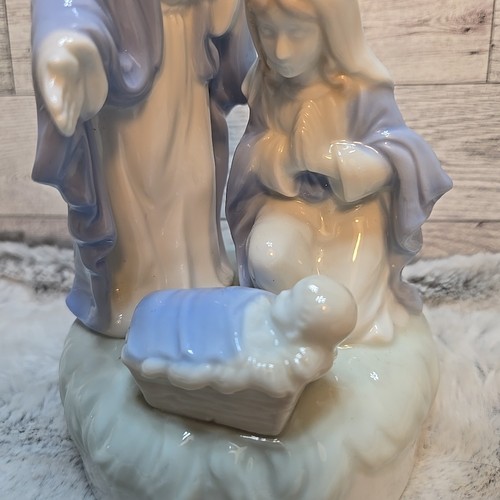 Vintage Nativity Scene Music Box Figurine Jesus Loves Me Norcrest Japan Blue 7" - Picture 3 of 8
