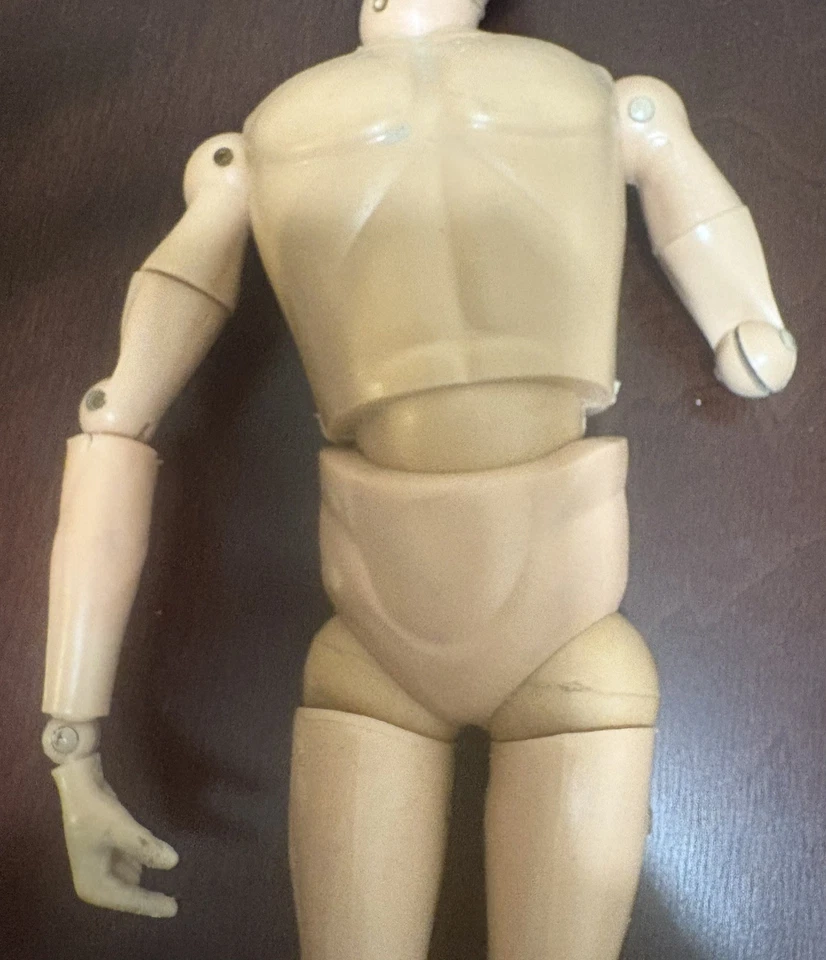 Boneco de ação vintage 1964 Hasbro GI Joe cicatriz de cabelo pintado de vermelho 12" braço faltando - Imagem 3 de 4