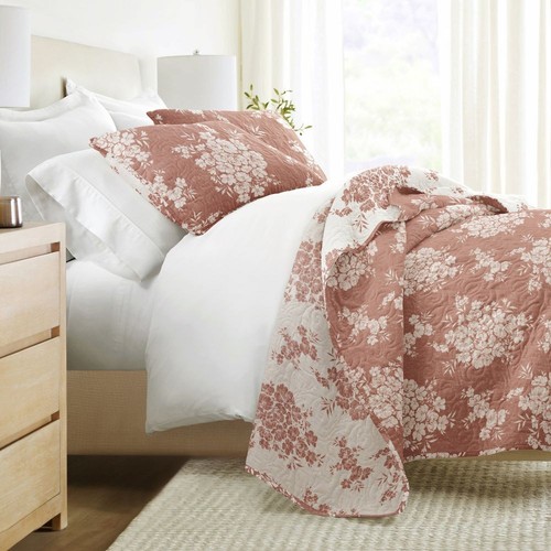 Ultra-Soft Microfiber Quilt Set – Bedding in Distressed Bouquet Design by Becky