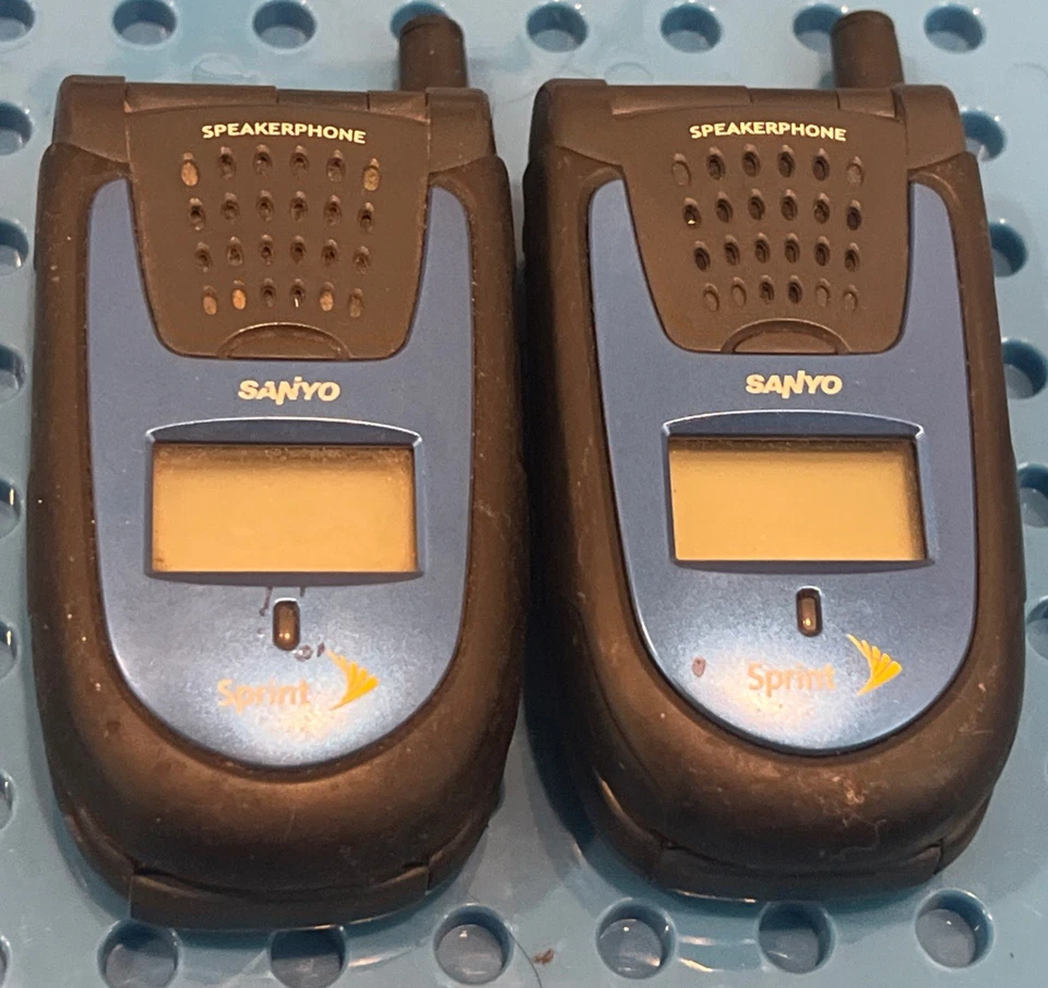2 Sanyo Katana SCP-7000 - Azul, Sprint, Teléfono Abatible, Raro, Cada Se Vende por Separación Foto 3 de 4