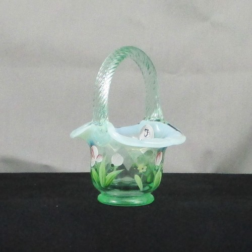 FENTON Hand Painted by T. MENDENHALL WILLOW GREEN OPAL GLASS MINI BASKET - Picture 4 of 4