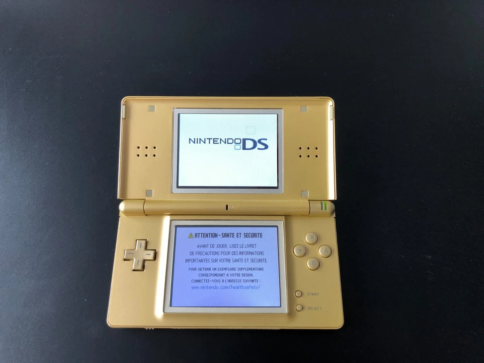 NINTENDO DS Lite Zelda dorée  Avec Chargeur et stylet en TBE - Photo 2/4