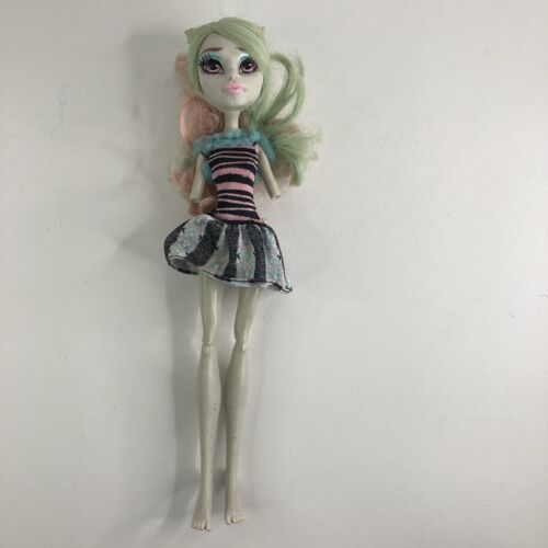 Muñeca Monster High Love in Scaris Rochelle Goyle Mattel SIN BRAZOS INCOMPLETA