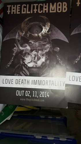 "LOTE DE 4 THE GLITCH MOB, 2014, CARTELES DE LANZAMIENTO, EN CORREO ORIGINAL: 17"" X 11"" - Imagen 7 de 12