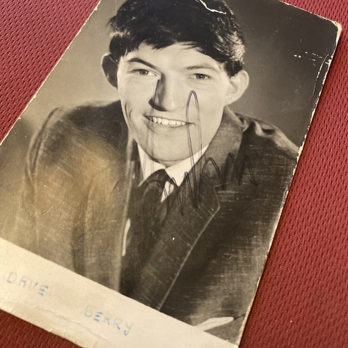 DAVE BERRY - POP SINGER - AUTOGRAPHED SIGNED CARD - Picture 5 of 6
