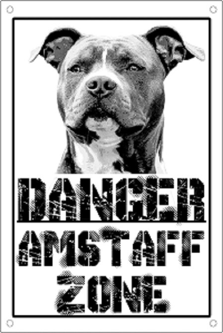 Cartello 'attenzione Quest'area è Difesa Da Cani.. Non Avvicinarsi Non Entrare