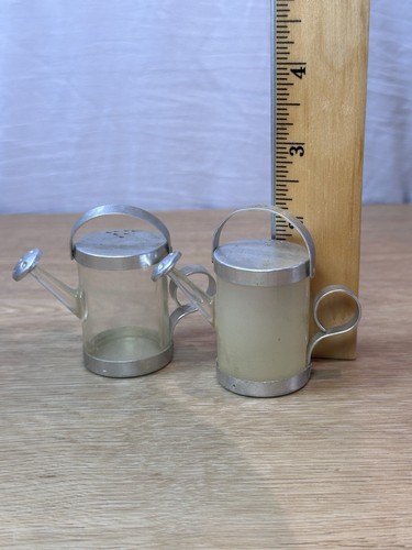 Vintage Watering Cans Plastic Acrylic Salt and Pepper Shakers - Picture 3 of 3