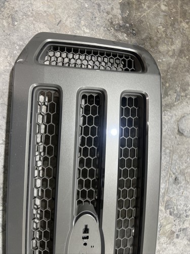 2005 Ford excursion F350 F250 grille oem - Picture 2 of 19