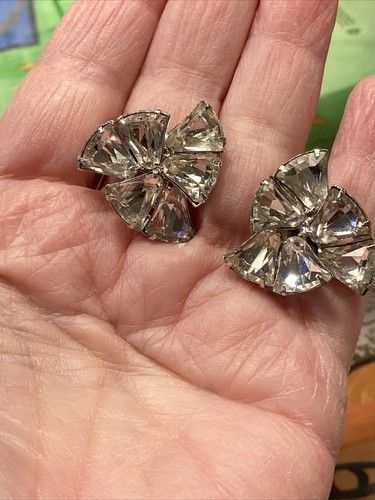 VINTAGE SIGNED EISENBURG TRILLIANT TRAPEZOID CRYSTAL RHINESTONE CLIP EARRINGS - Picture 7 of 14