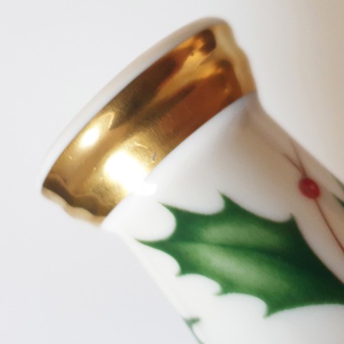 Lenox Holiday Salt and Pepper Shaker Set Holly Berries Nouveau Gold Rim Vintage - Picture 8 of 8