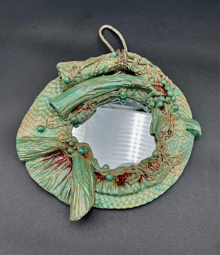 Espejo de cerámica Janet McGregor Dunn - 9,25” arte esculpido verde/marrón - único** - Imagen 1 de 8