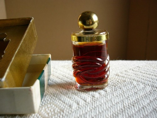 Vtg. 1950 REPARTEE by Lentheric Perfume 1/4 fl. oz Gold Cap & Trim - Picture 5 of 7