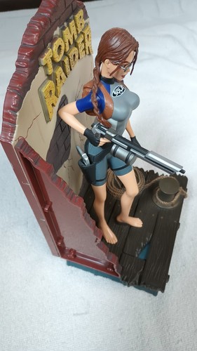 Tomb Raider Lara Croft Wet Suit Playmates Figure 1998 #72001 - Picture 4 of 8