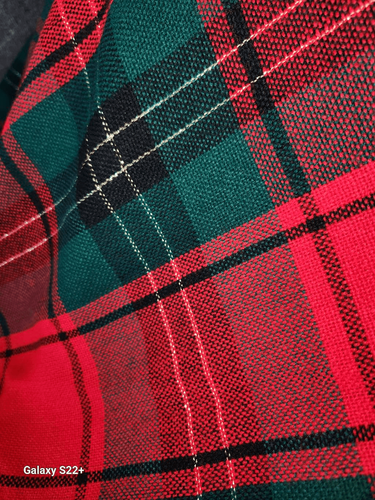 Plaid green and red lightweight tablecloth with sparkly gold thread - Picture 5 of 6