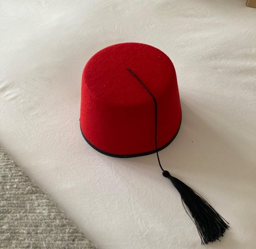 Red Fez Hat Mens Tommy Cooper Fez Hat With Black Tassel Unisex Fancy Turkish Hat - Picture 4 of 6