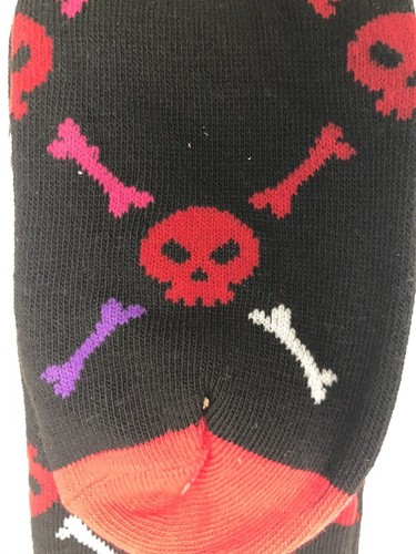Spooky Village Halloween Skull & Crossbones Knee High Socks Size 9-11 Set of 2 - Picture 3 of 4