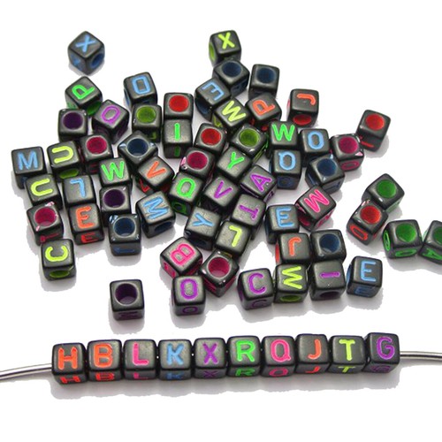 250 cuentas de pony cubo letras alfabeto surtidas negras con color neón 6x6 mm - Imagen 3 de 6