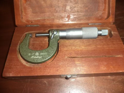 Mitutoyo Micrometer 0-1" .0001"  w/ Wooden Case Metal Work Engine work Shop 