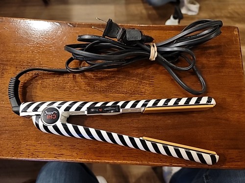 Chi Air CA1115 Ceramic 1" Flat Iron Straightener White And Black - Picture 3 of 4