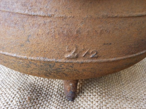 Cast iron Cooking pot Cauldron Antique Vintage 2 1/2 gal - Picture 2 of 9