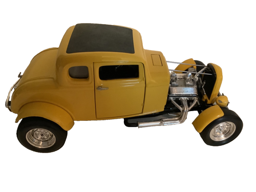 ERTL 1932 Ford Deuce Coupe American Graffiti Movie 1/18 Scale Street Rod Car - Picture 2 of 11