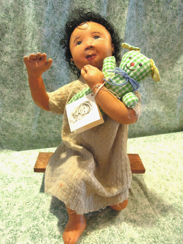 den-655 Dianne DENGEL painted cloth doll "HISPANIC CHILD W/TOY; OOAK; 16" - Picture 5 of 6