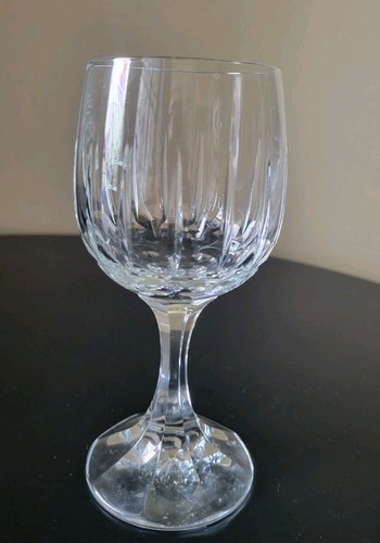 Schott Zwiesel Mayfair Wine Glass 6" Vertical Cuts Round Stemware - Picture 1 of 11