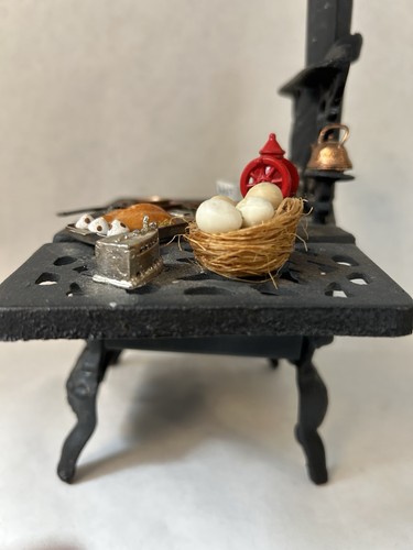 Rare Vintage Crescent Cast Iron miniature Toy Stove Working Music Box - Picture 3 of 10