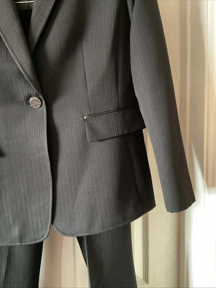 Tahari Arthur S. Levine Pants and Jacket 2 Piece Women’s Suit Size 12 Black - Image 3 of 4