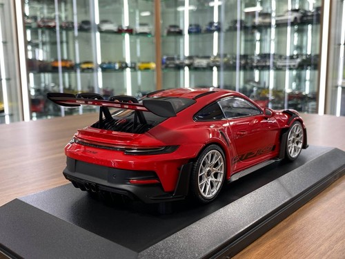 Porsche 911 GT3 RS 2023 by Minichamps (Red with Silver Wheels) [ 1/18 Diecast] - Picture 4 of 8