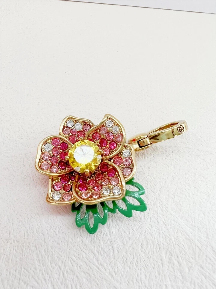 Dije de flores pavimentado Juicy Couture 2012 tono dorado NUEVO en caja ~ YJRU5807 Foto 4 de 4