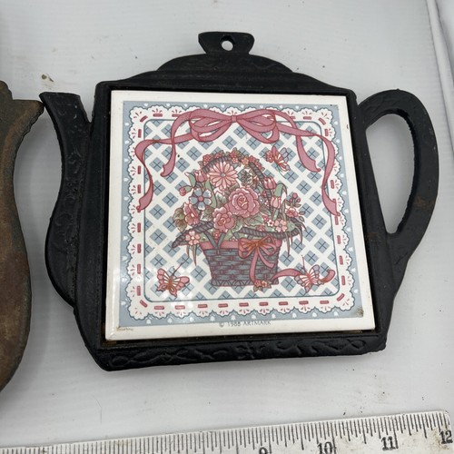 Pair VTG Cast Iron Teapot Shaped Trivet Flowers Country House Ceramic Tile - Picture 3 of 6