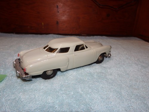 1952 Grey Studebaker 2 Door 1/24 Scale Toy Wind-up Dealers Promo Car - Picture 13 of 15