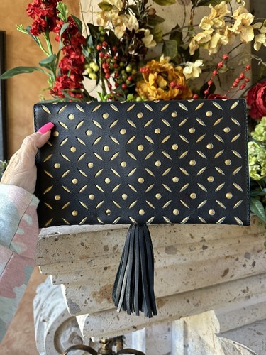 CH CAROLINA HERRERA EMBRAGUE ASCELADO NEGRO Y DORADO CORTE LÁSER - Imagen 2 de 6