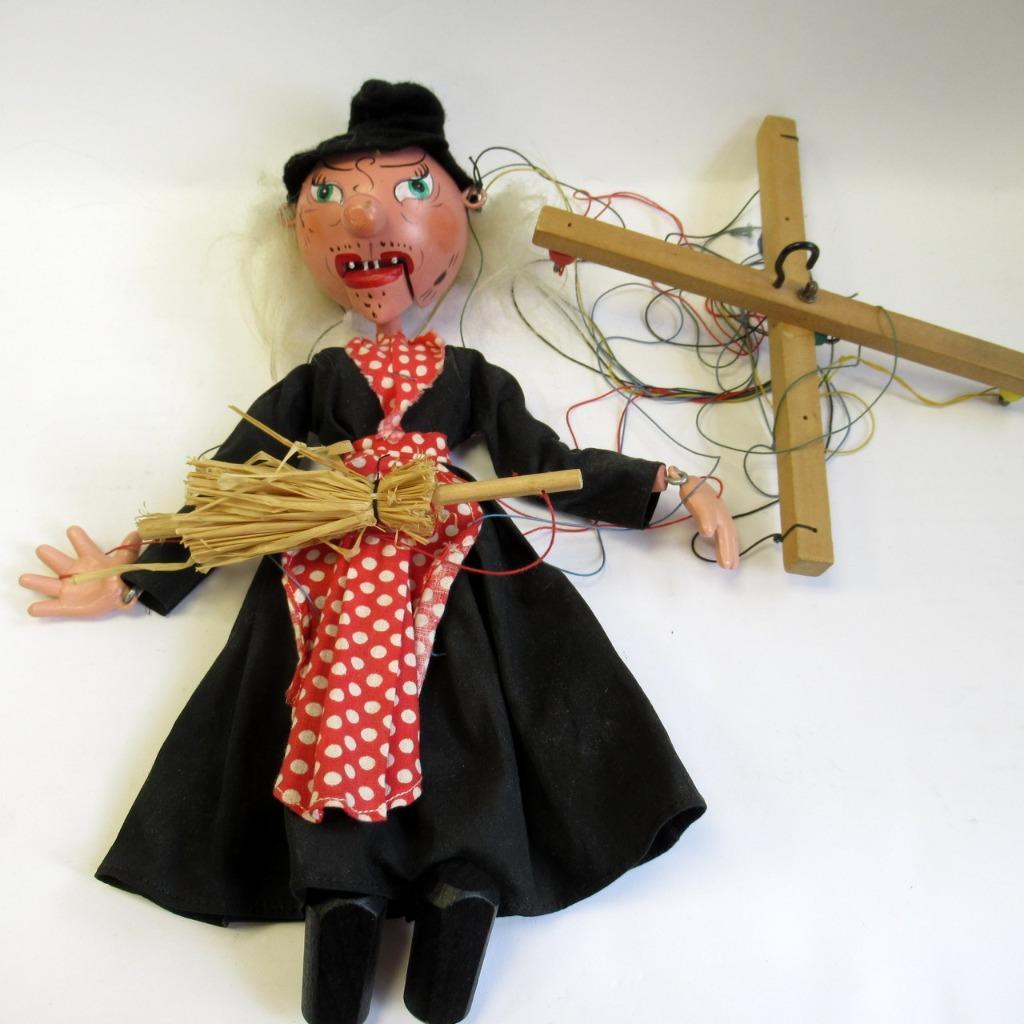 Vintage Witch Pelham Puppets - Marlbgoldugh Wilts - with Original Box - 30 cm Vintage Witch Pelham Puppets - Marlbgoldugh Wilts - with Original Box - 30 cm