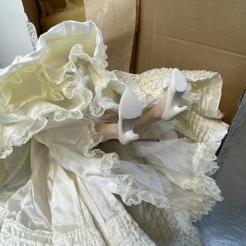 JACQUELINE KENNEDY Bride Doll 16" Porcelain Heirloom Franklin Mint Ltd Ed W/ Box - Picture 10 of 16
