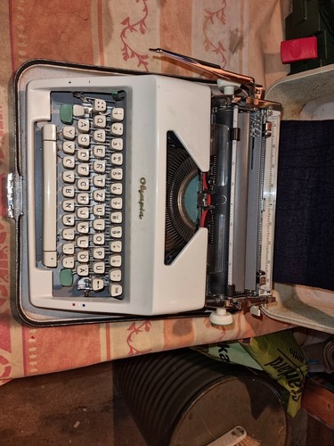 Olympia SM9 Typewriter - Picture 3 of 6