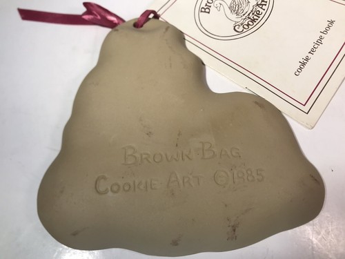 Keksform Vintage 1985 braun Tasche Plätzchen Kunst Keramik Trommler Teddybär - Bild 10 von 11