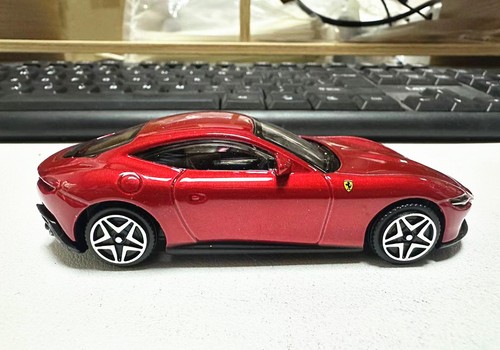 Bburago 1:43 Ferrari Roma Diecast Metal Model Boy Toy Car New in Box - Picture 4 of 6