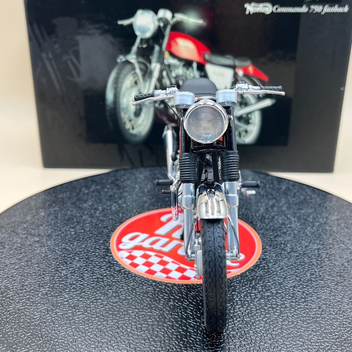 MINICHAMPS 1/12 Norton Commando 750 fastback 1968 Red MINICHAMPS 1/12 Norton Commando 750 fastback 1968 Red
