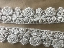 9 3/4 YDS SCALLOPED ECRU FLORAL COTTON VENISE LACE EDGE