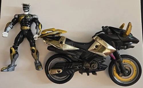 Vintage Power Rangers Black Wild Force Action Figure with Motorcycle Bandai 2001