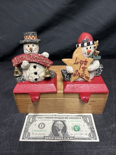 2 Weihnachten Schneemann Mantel Strumpf Aufhänger Halter Gusseisen Sockel 4,5" Figuren - Bild 2 von 18
