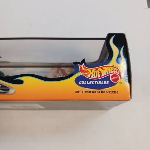 HotWheels 1/64 scale Fire Workz Truck and Boat set - Picture 6 of 11